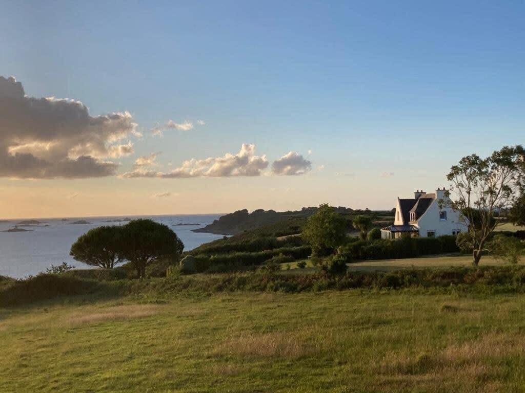 Kermartin - Maison De Famille Avec Vue Sur La Baie De Morlaix Plouézocʼh Kültér fotó